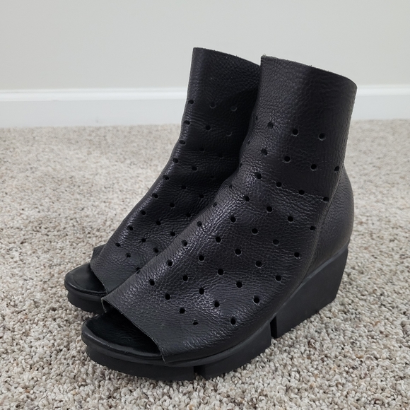 Trippen Shoes - Trippen Seagull Perforated Wedge Peep-Toe Bootie